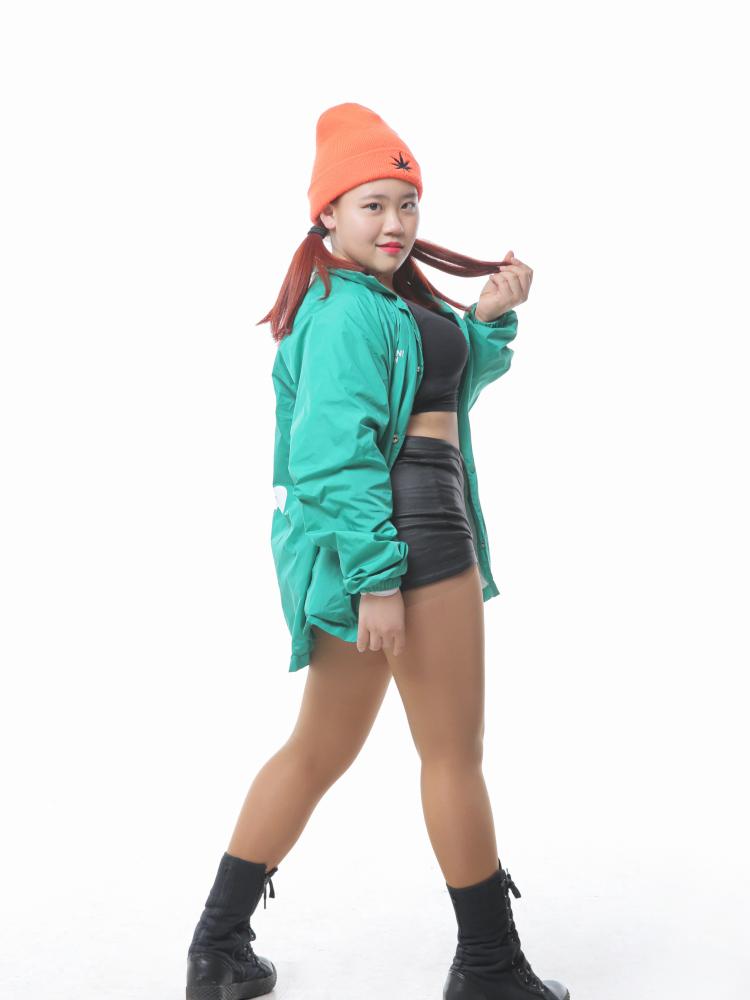 프로필 뒤돌고찍은거.jpg